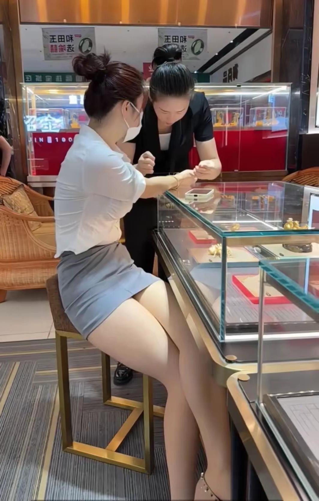 买金饰都去服务好的店知道为什么吗？听说这家就不错1.专业保障：能提供精