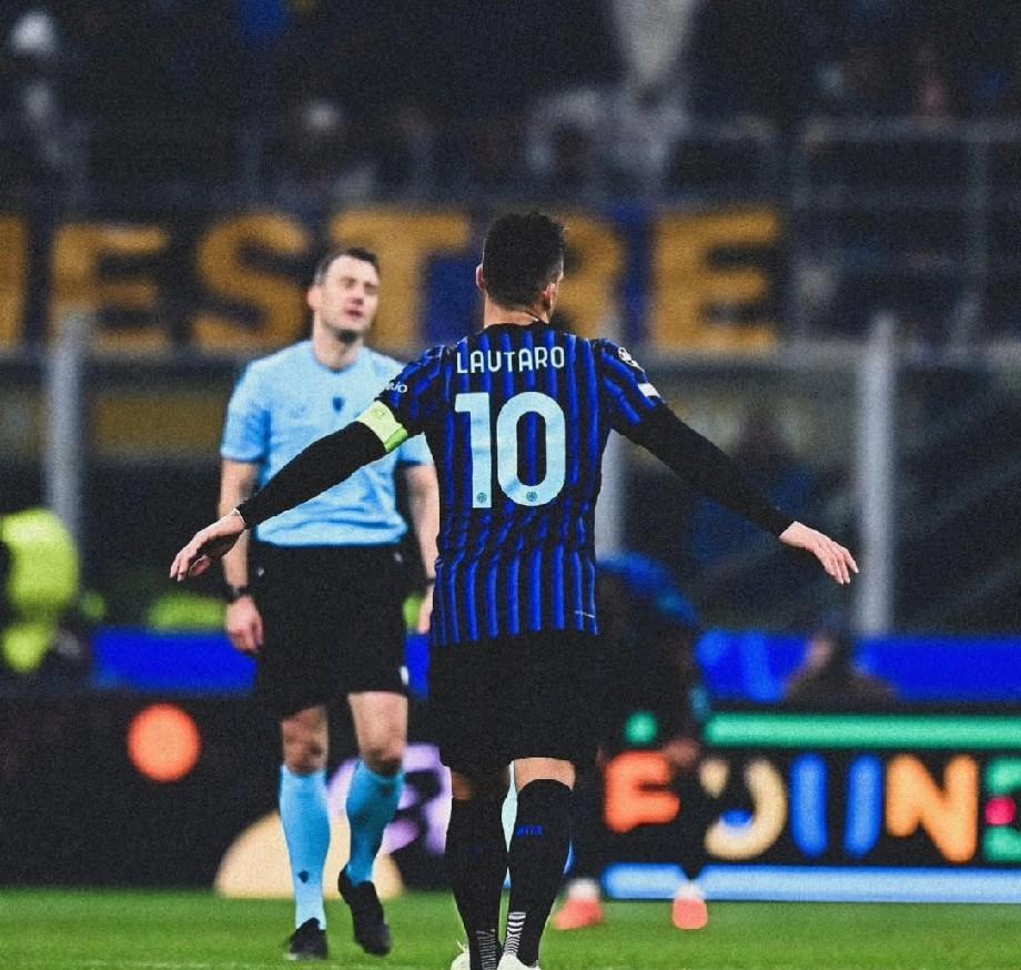 荒唐行为！根据米兰体育报的消息，国际米兰本轮欧冠主裁判费利克斯·茨瓦耶此前在德甲