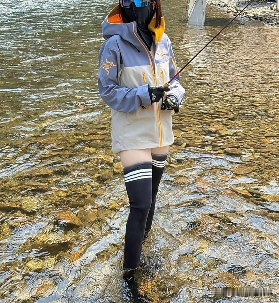 确实是钓鱼，但谁是鱼就不一定了