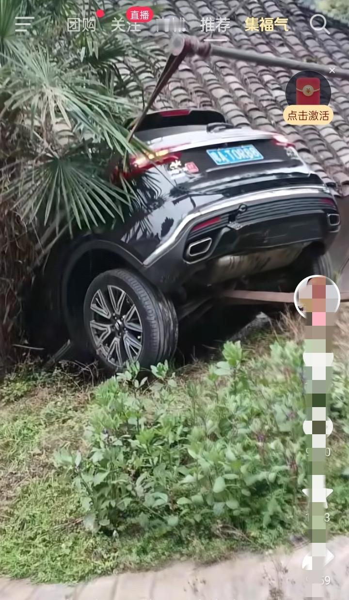 这波操作我给0分！四川老乡这技术，是把车当越野车开回了家？四川巴中这哥们，