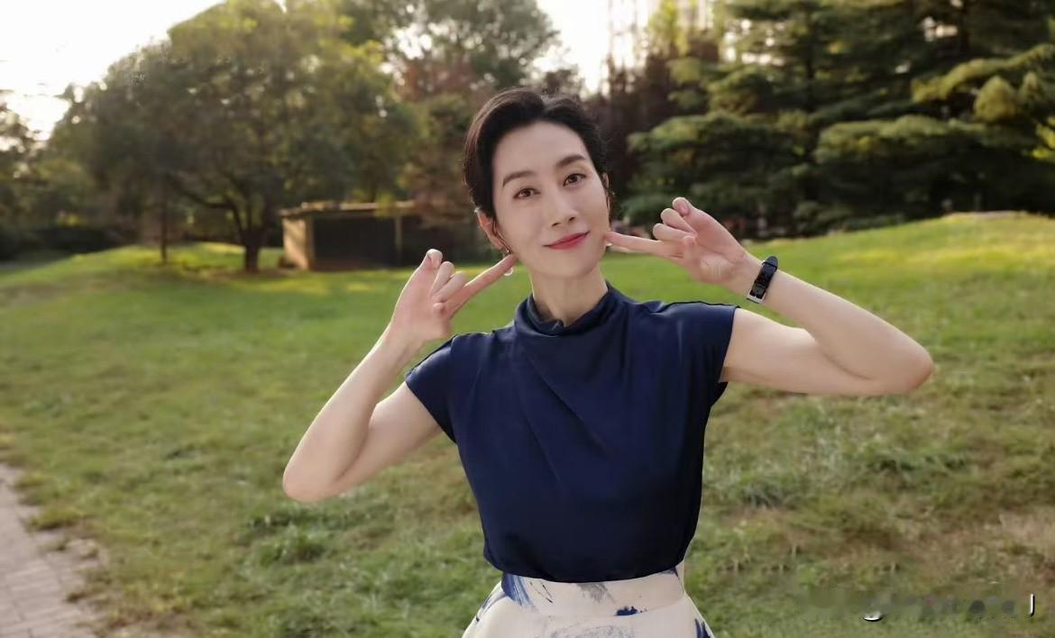 温峥嵘生完孩子长高2.5厘米之前就听说过了生孩子能长高，好像是这样，我记得大姨之