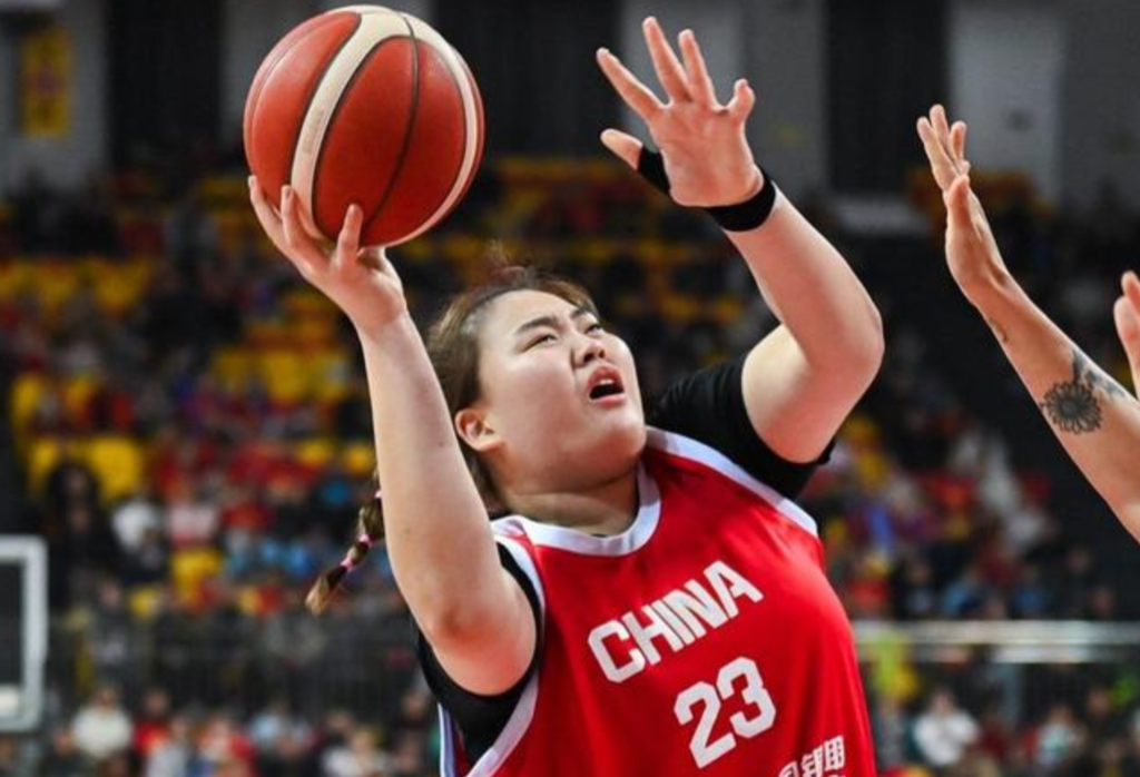 6投1中，得2分！世界级中锋连续低迷，球迷：不如刘禹彤世界杯预选赛，中国女篮面