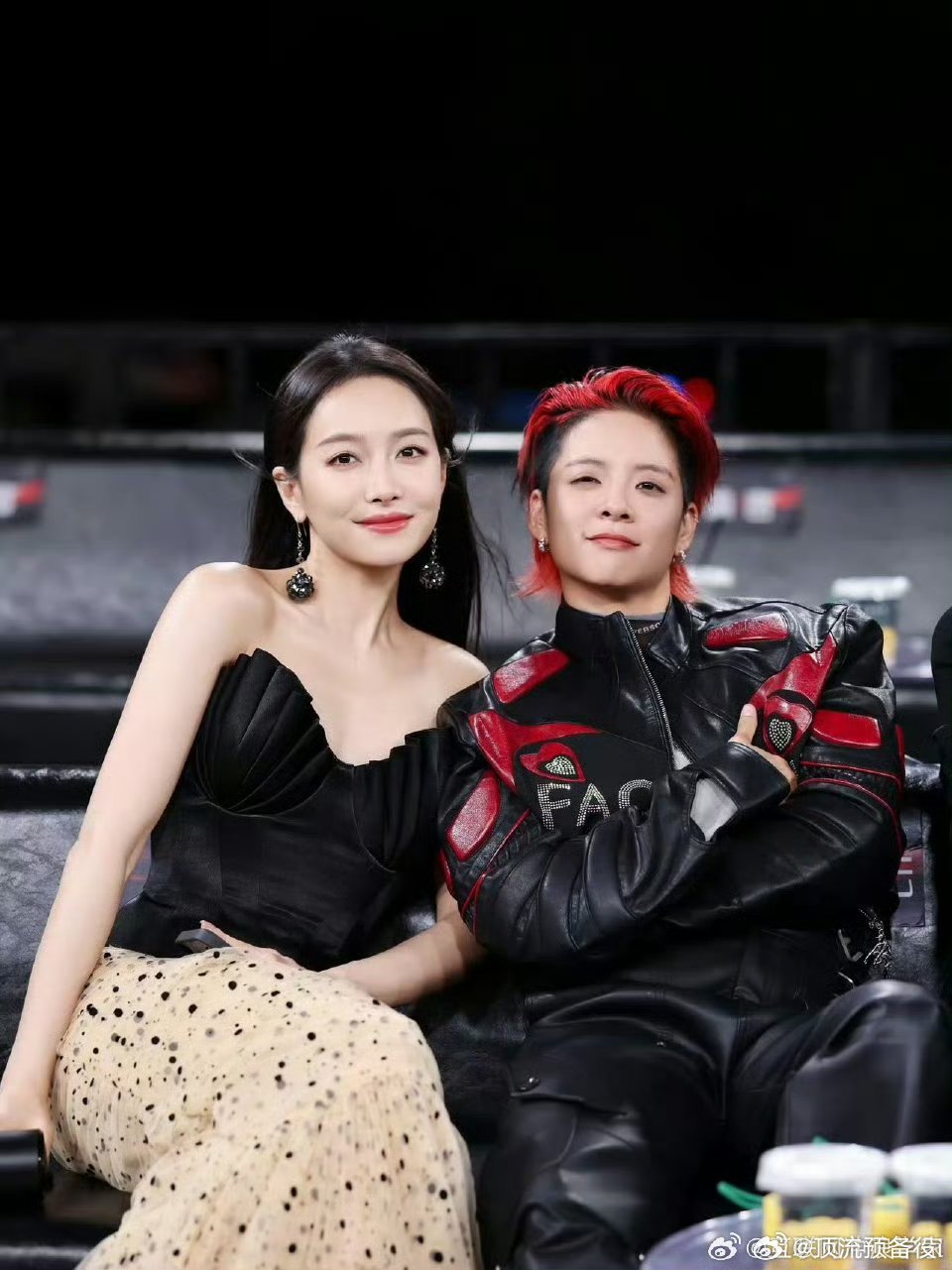 芭莎好事做尽！！！居然有宋茜、Amber、王嘉尔、段宜恩的大合照！！！而且宋茜和