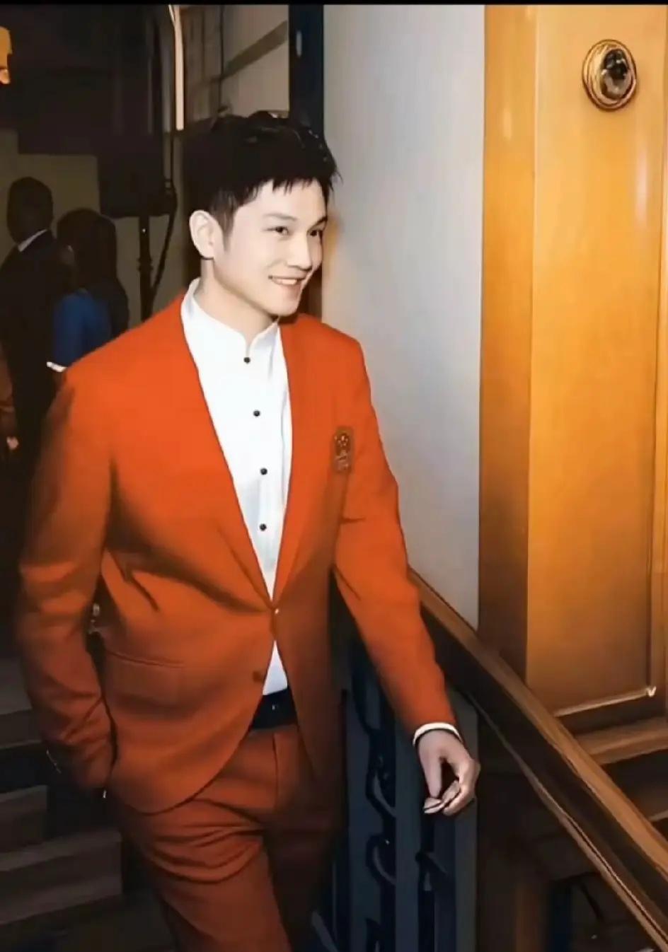 王励勤领导下的乒协做出的决策是正确的。伦敦世乒赛团体赛，最终名单上没有樊振东的