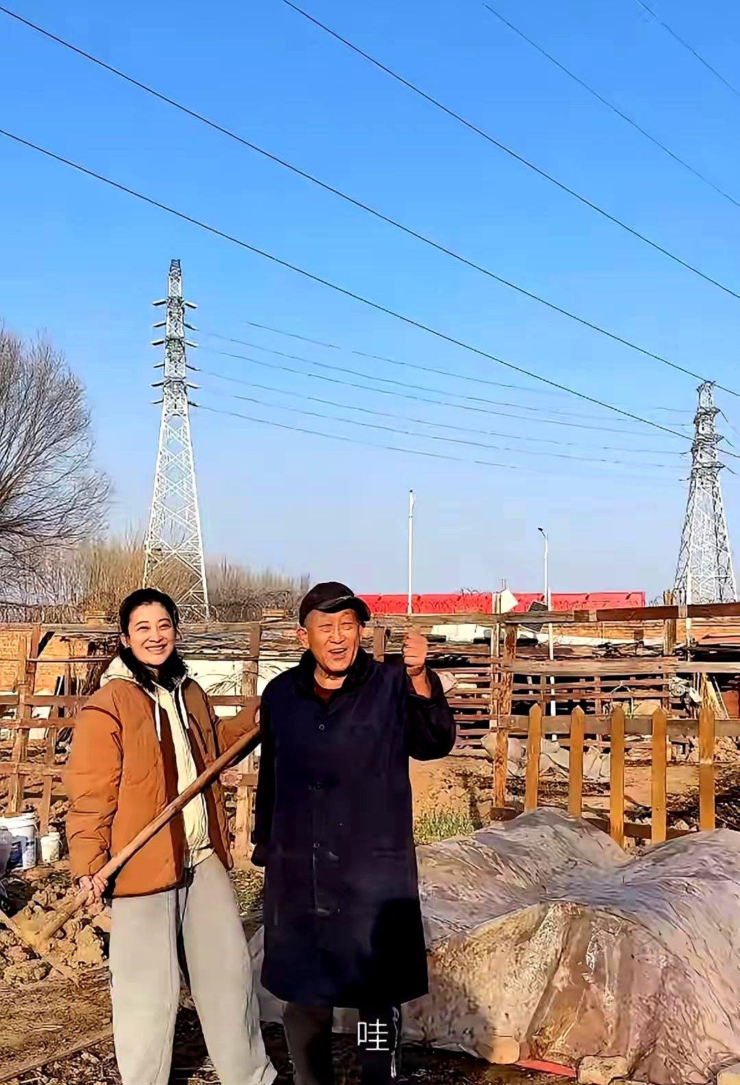 51岁的梅婷，把北京顺义近亿的别墅，过成了乡下大院子。她那个73岁的公公，每