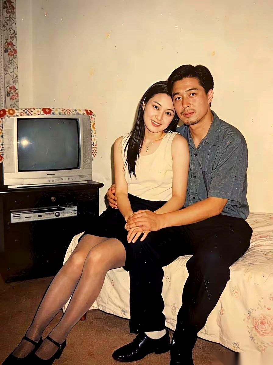 今年春节的同学会上，翻出来一件陈年旧事，结局让人五味杂陈。当年为她寻死觅活的那