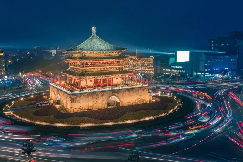 古代的长安确实就是现在的西安。西安可是历史上大大有名的城市，周、秦、汉、唐等强盛