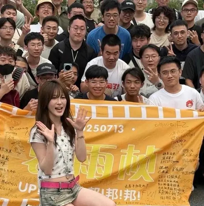 请大家看镜头啊，都看哪去了