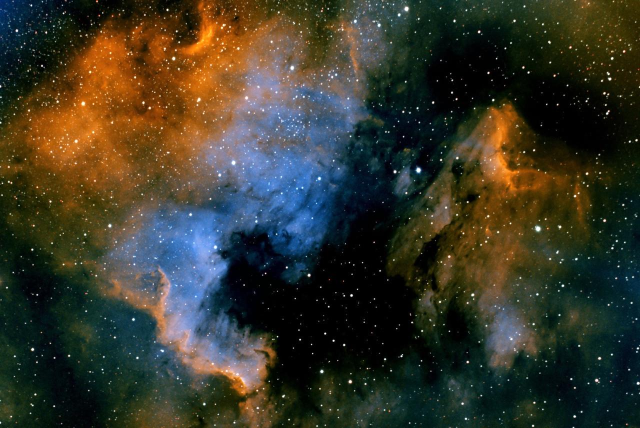北美星云,也叫NGC7000,是一个位于天鹅座的发射星云。什么是发射星云呢