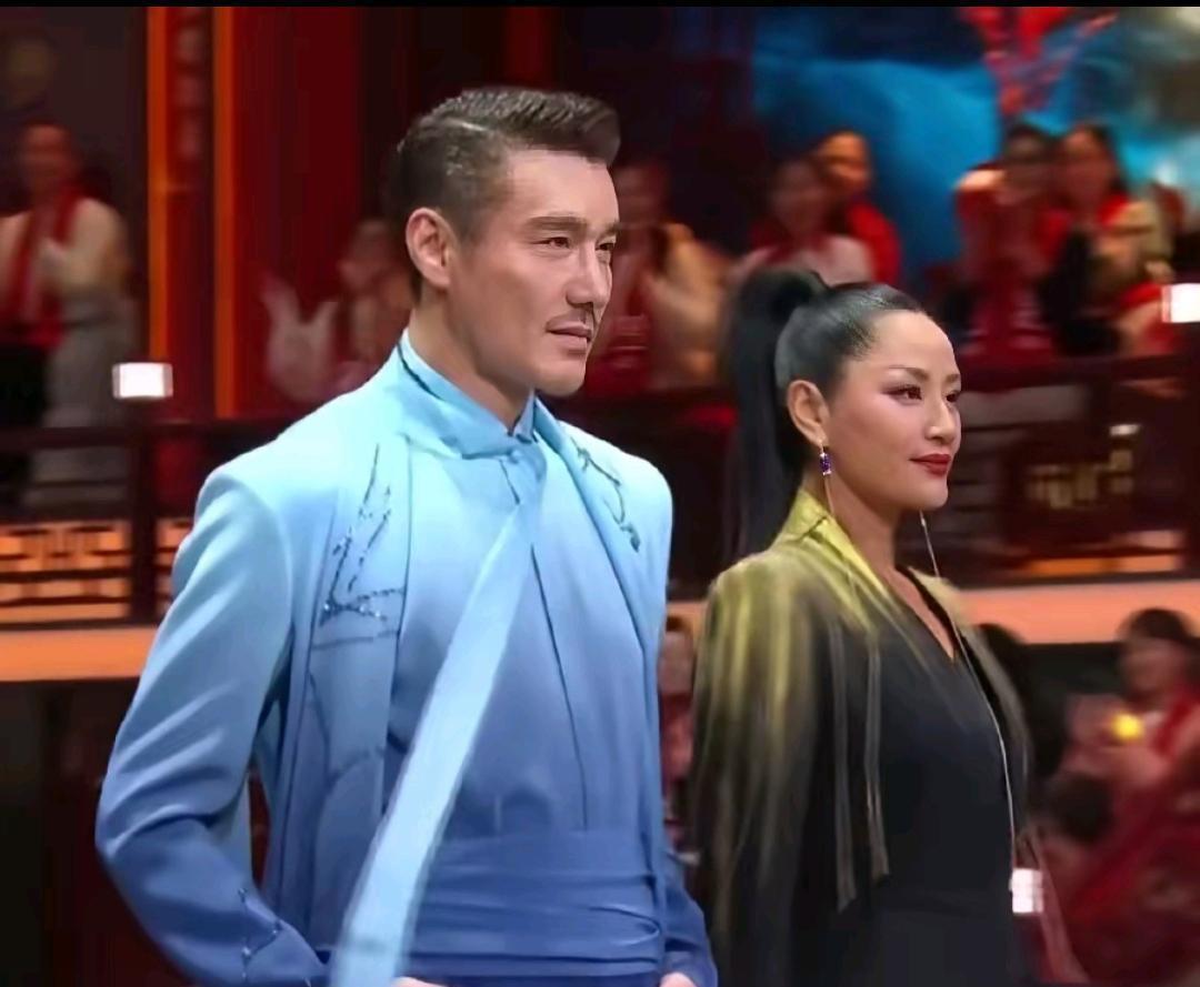 真的别再硬嗑胡兵和瞿颖的CP了，越嗑越能发现，这两个人看似纠缠了三十年，活法却压