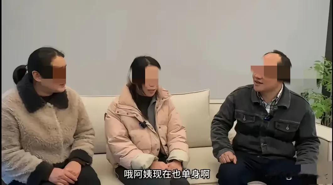 男子去相亲，结果最后他看上了丈母娘，有一位媒人介绍了一位25岁的姑娘给一位40岁