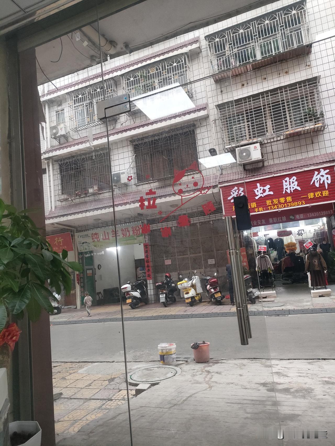 真的要被我家娃的“夜猫子属性”愁疯了!每天晚上七八点准时进入兴奋状态,明明白天在