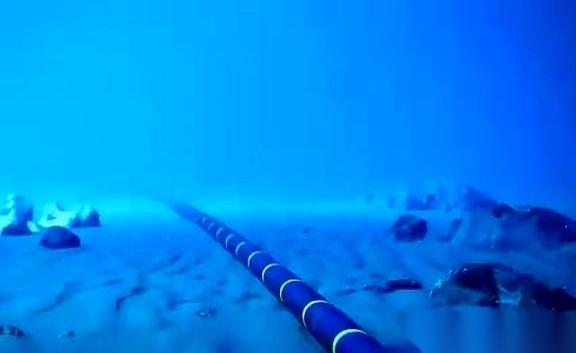 搞了半天，原来老美天天盯着我们搞，根子在这儿。不是手机，也不是APP。是那根