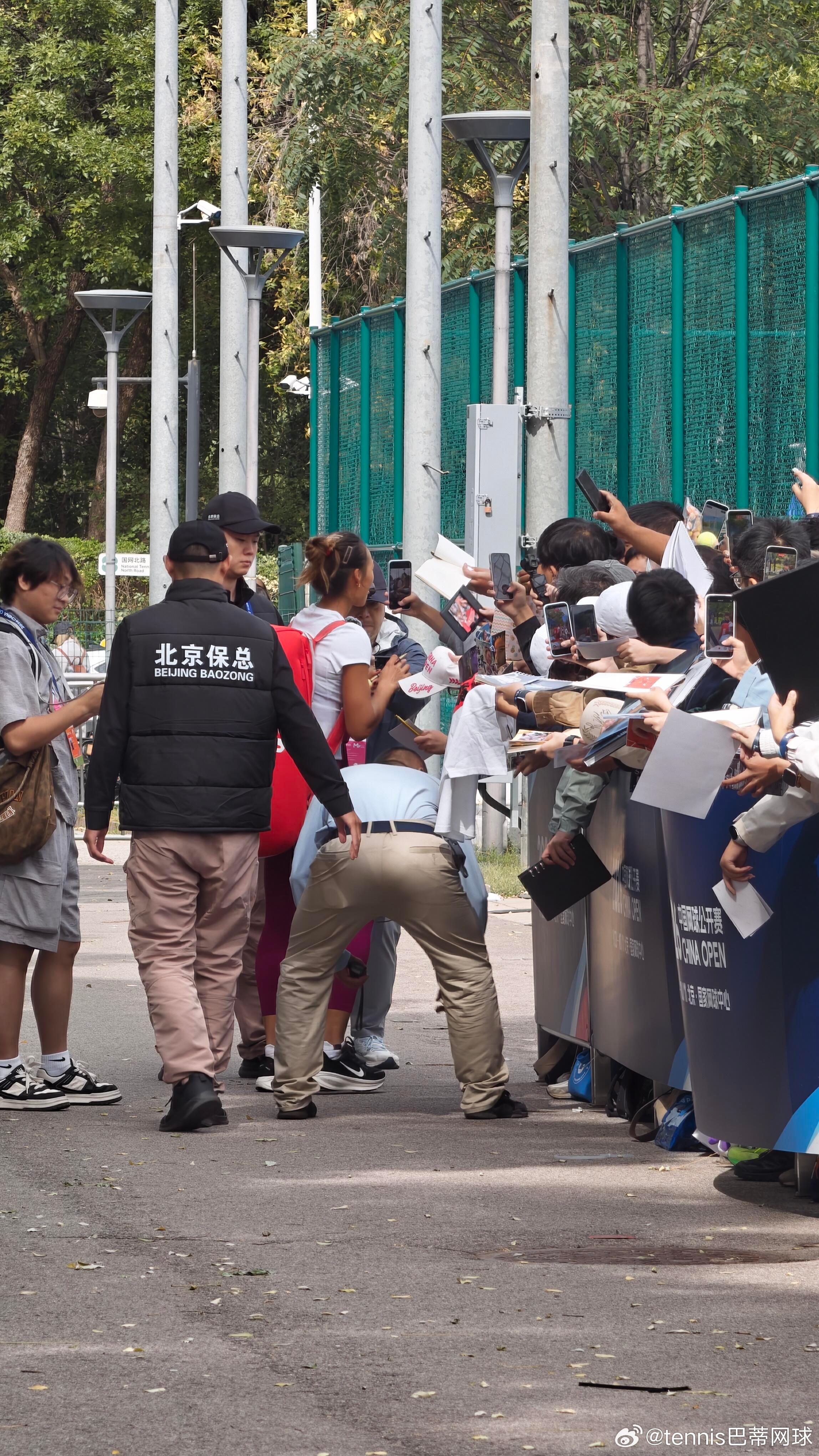 郑钦文今日份训练今晚还要参加开幕式哦wta郑钦文国庆日出战中网郑钦文vs