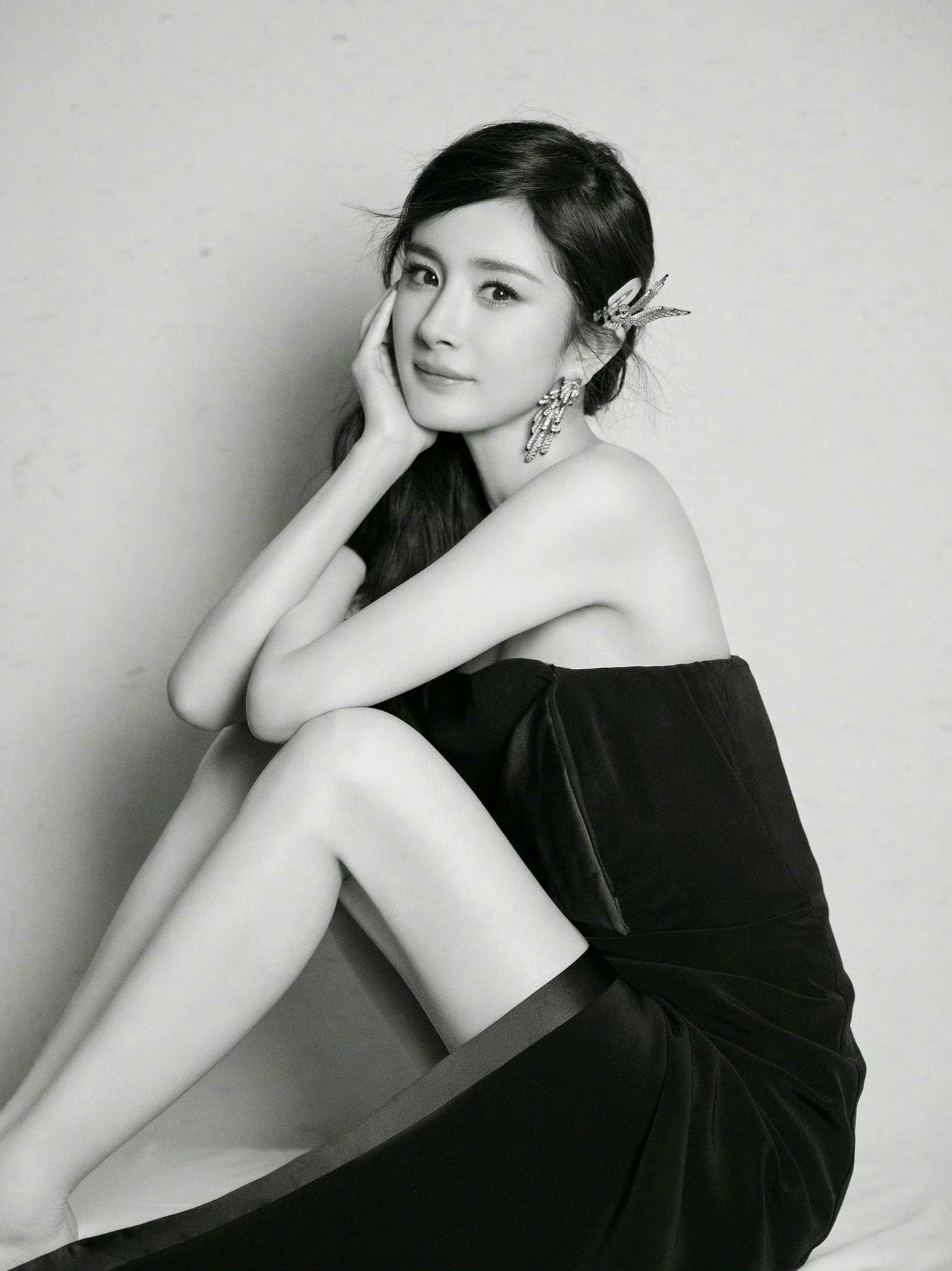 杨幂蓝色镂空裙美腿高跟鞋👠👠