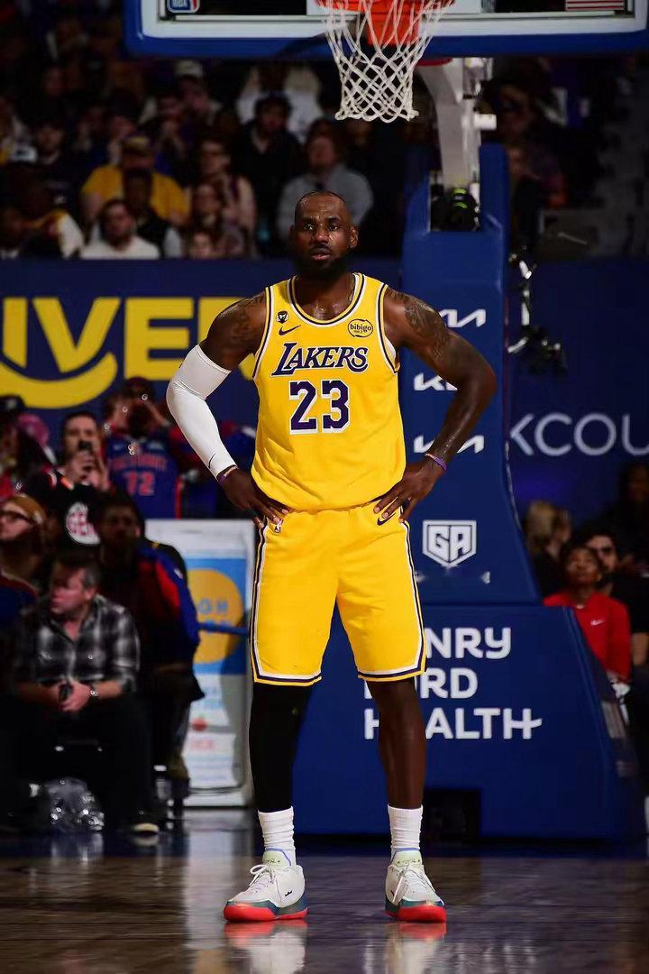 杨健：火箭对詹姆斯没有丝毫消耗这很可怕进攻提升绝非一朝一夕NBA篮球4月1