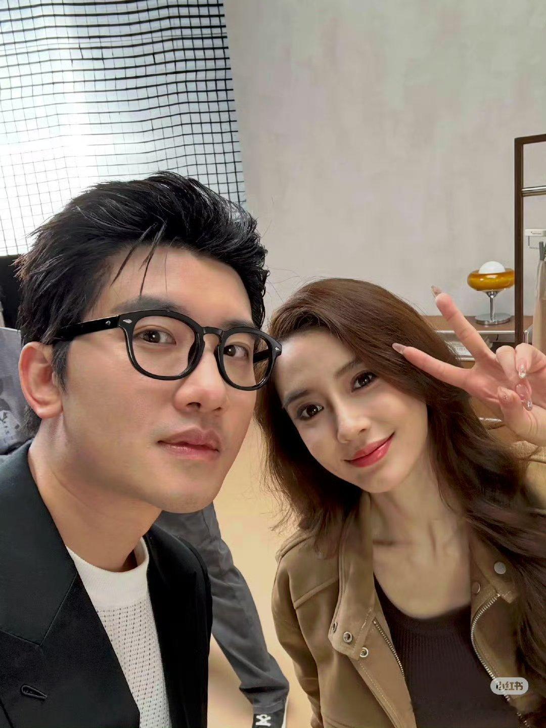 angelababy最新合照，依旧很美的鼻姐​​​