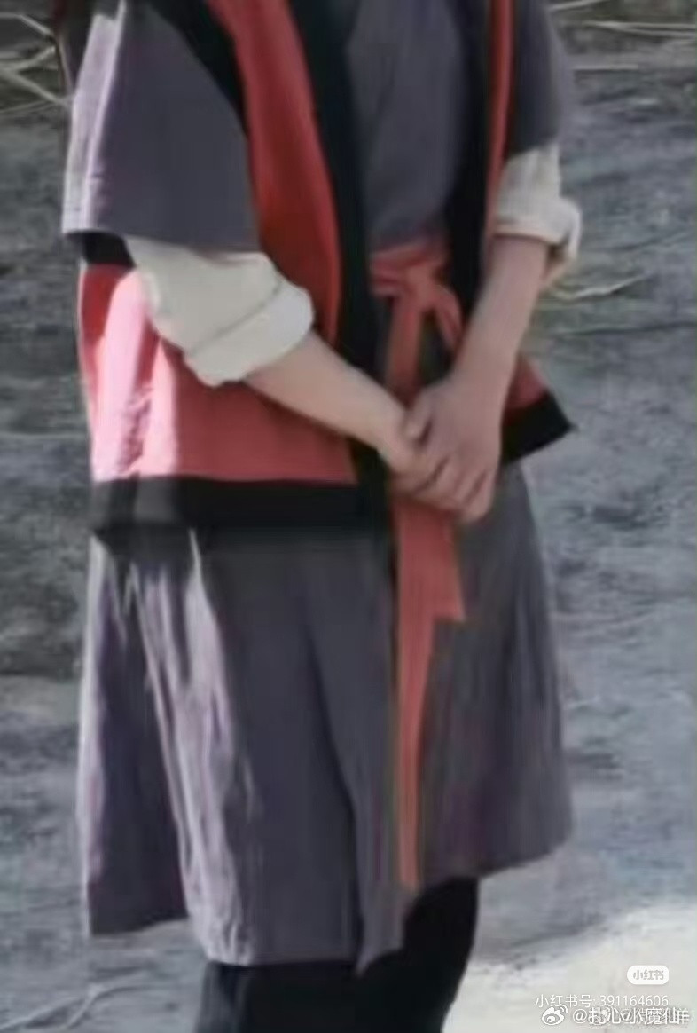 遮住脸，这衣服奇丑无比