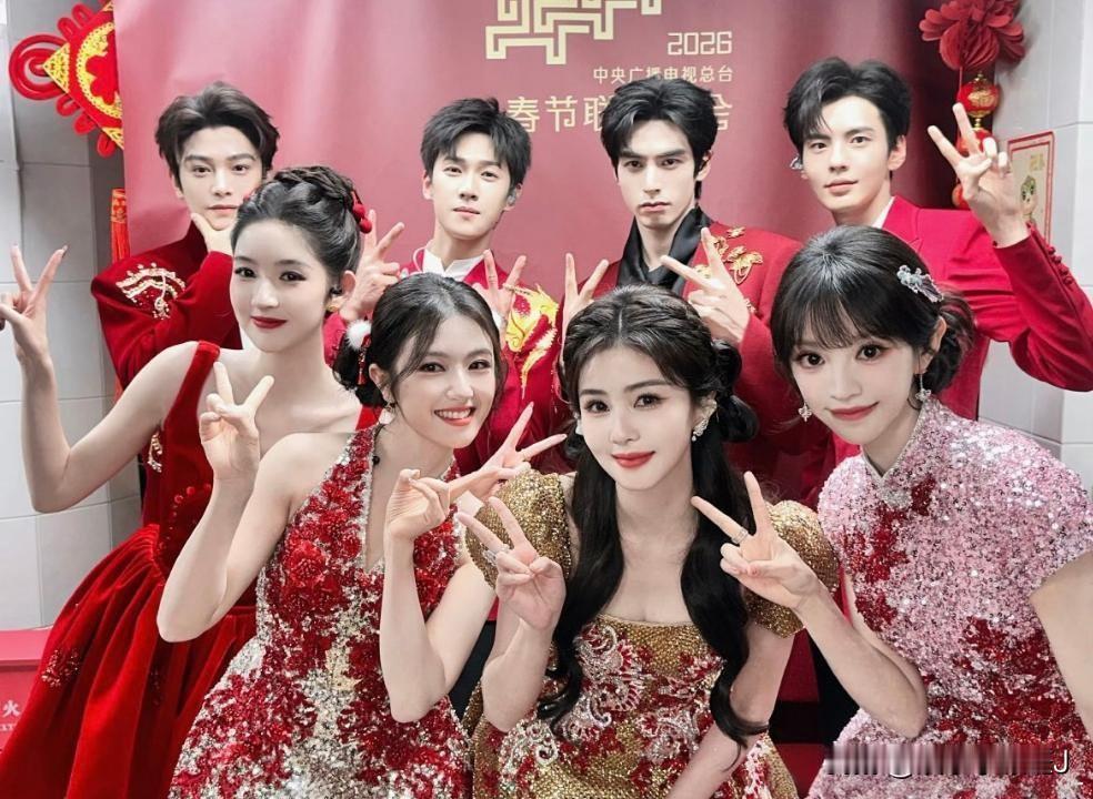 ​​​，上次这样宣传的已经被骂一年了，现在又来？不穿亮片也闪闪发光​​​