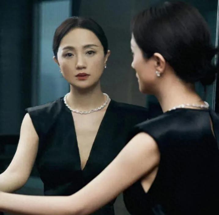 2006年，《潜伏》剧组找上门，邀请朱媛媛夫妻俩出演男女主角。可丈夫辛柏青二话不