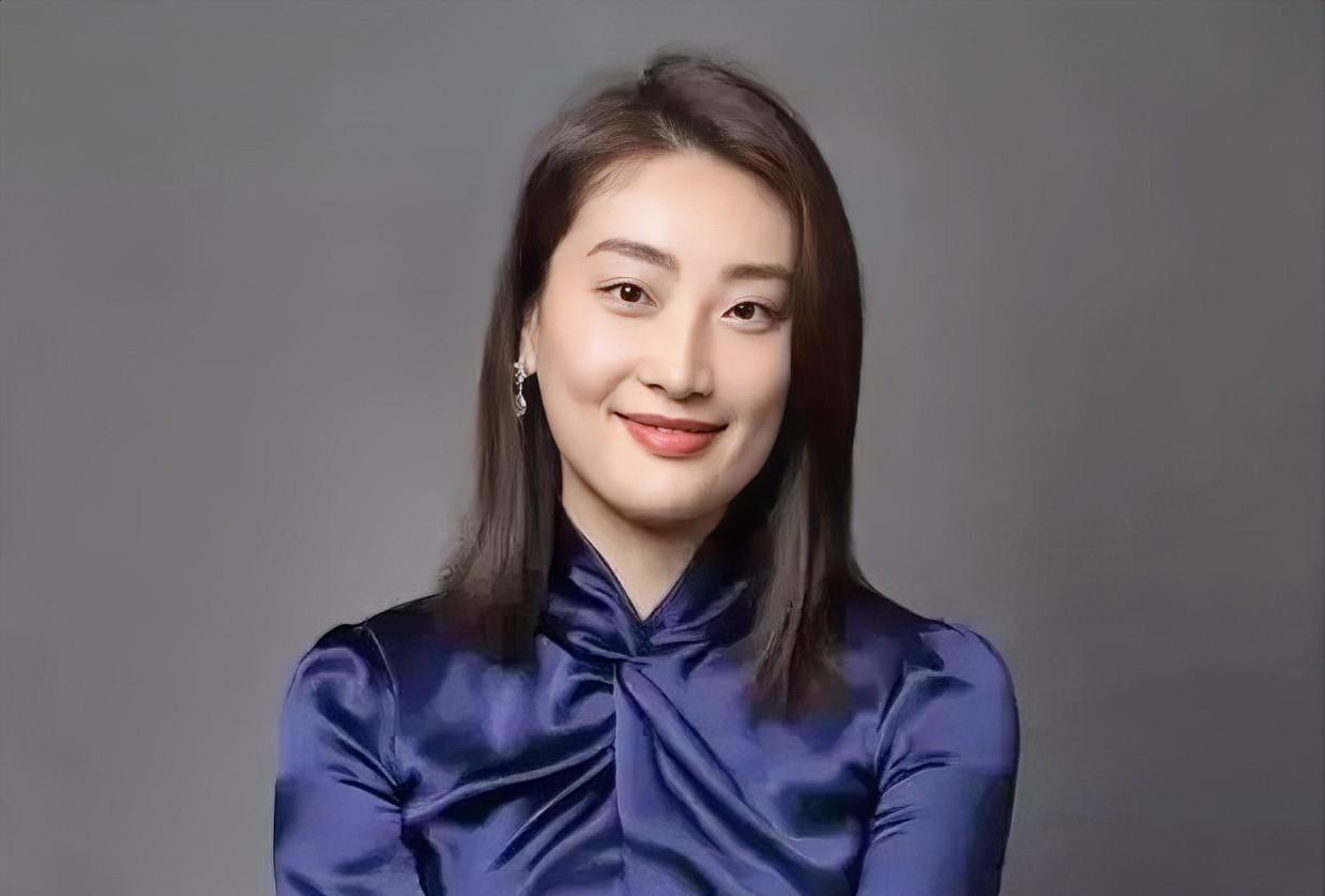 宗馥莉铁血手腕一直都觉得她和父亲互动太可爱，没想到她也是一直在忍辱负重。手握