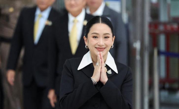 佩通坦，在自己生日当天被公开羞辱。泰国被停职的总理帕东丹·西那瓦于21日晚出庭作