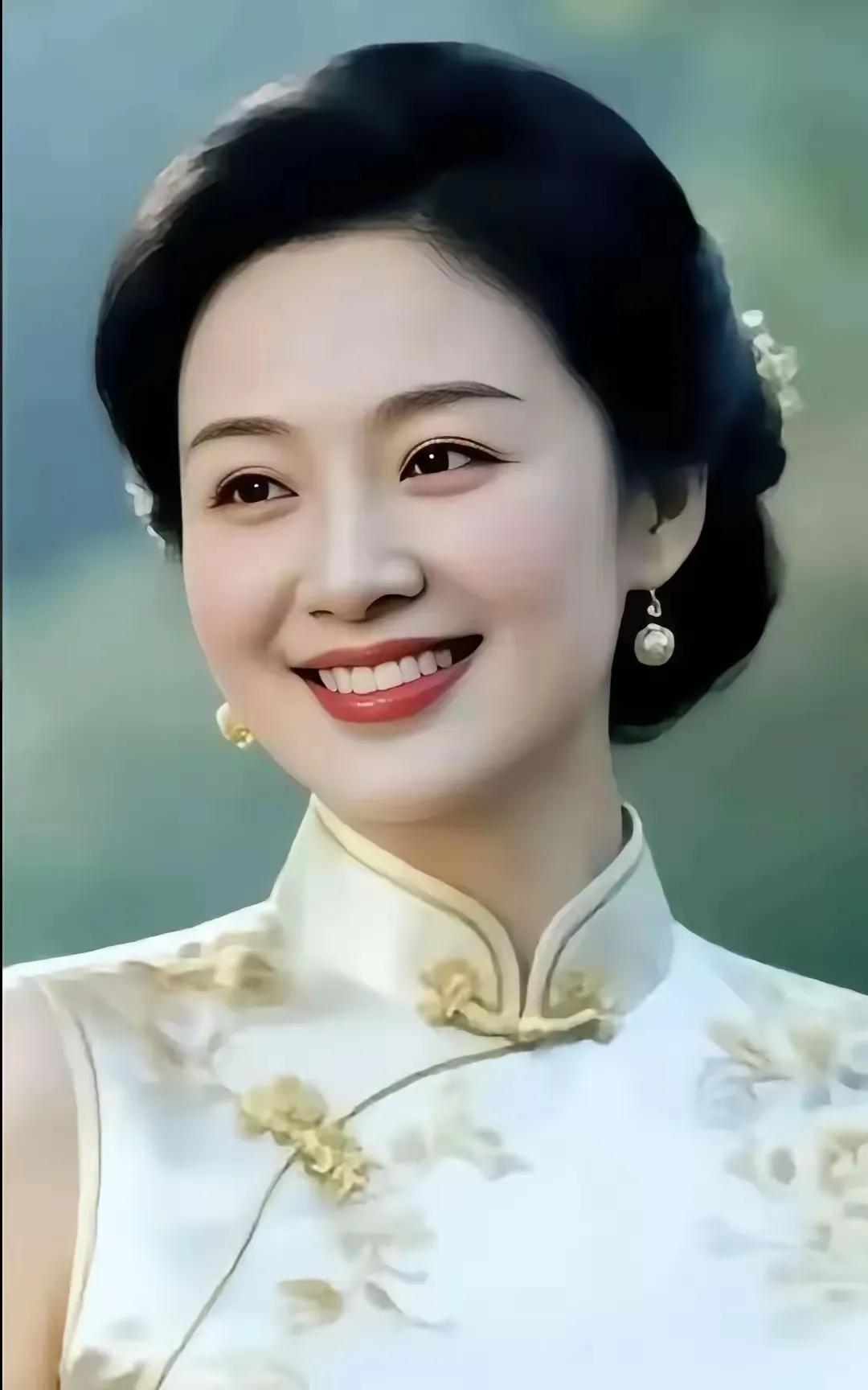 贤妻陪伴风雨舟，鬓染霜花喜逢秋。红尘坎坷崎岖路，………………【丹枫化蝶云