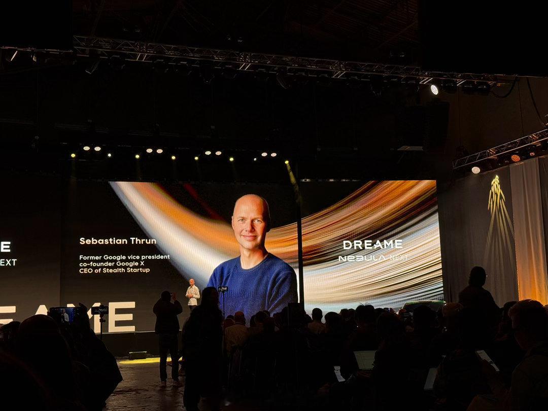 追觅找了谷歌waymo联合创始人SebastianThrun来演讲站台，讲述当