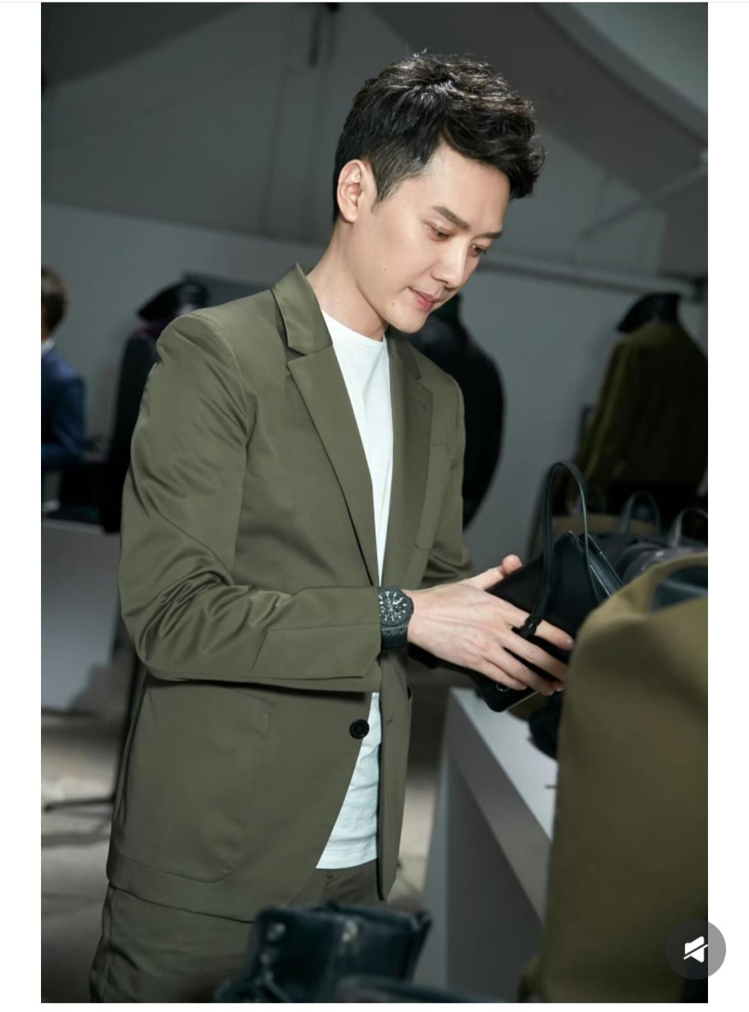 天啊，他的手，是不是男生中最好看的。