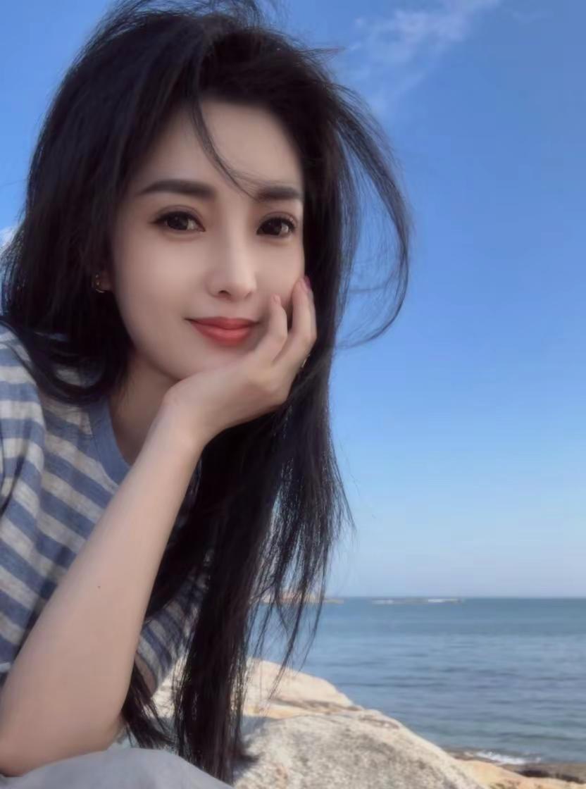 上热门🔥甜妹温柔高冷美女