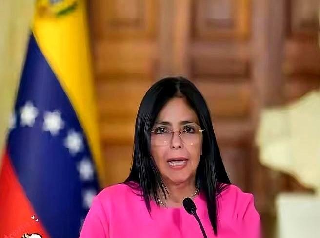 半个世纪前，他们昂着头，把盘踞在家里的各路“财神爷”客客气气地请了出去，把油田、