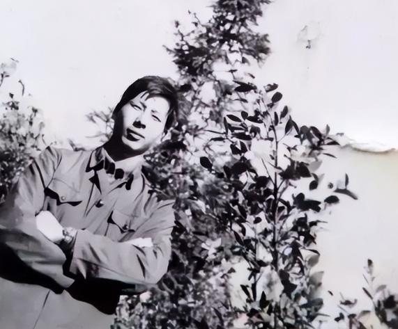 1979年，我军战士何源海在对越反击战中，中弹牺牲被追为一等功臣。哪料，2年后，