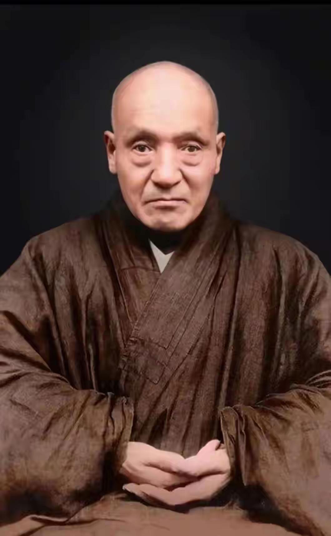 他是民国四大高僧之一，别号“常惭愧僧”，1940年12月2日于灵岩山寺圆寂，世寿