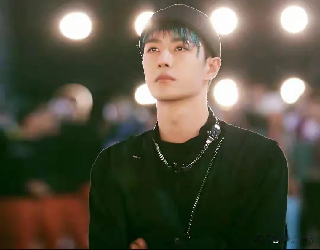 网友在青海雪山偶遇个“顶级帅哥”，不敢上前，只能发帖全网捞人。结果你猜怎么着？一