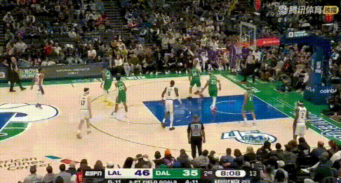 13中3奇怪吗？艾顿篮下4连不中好尴尬。图1：篮下居然没放进，离谱的是随后连续