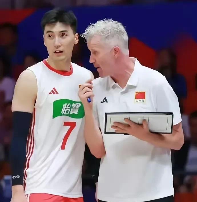 【男排世联赛美国站四连败，球员莫要饥不择食去海外】本来男排的整体水平，目前就处