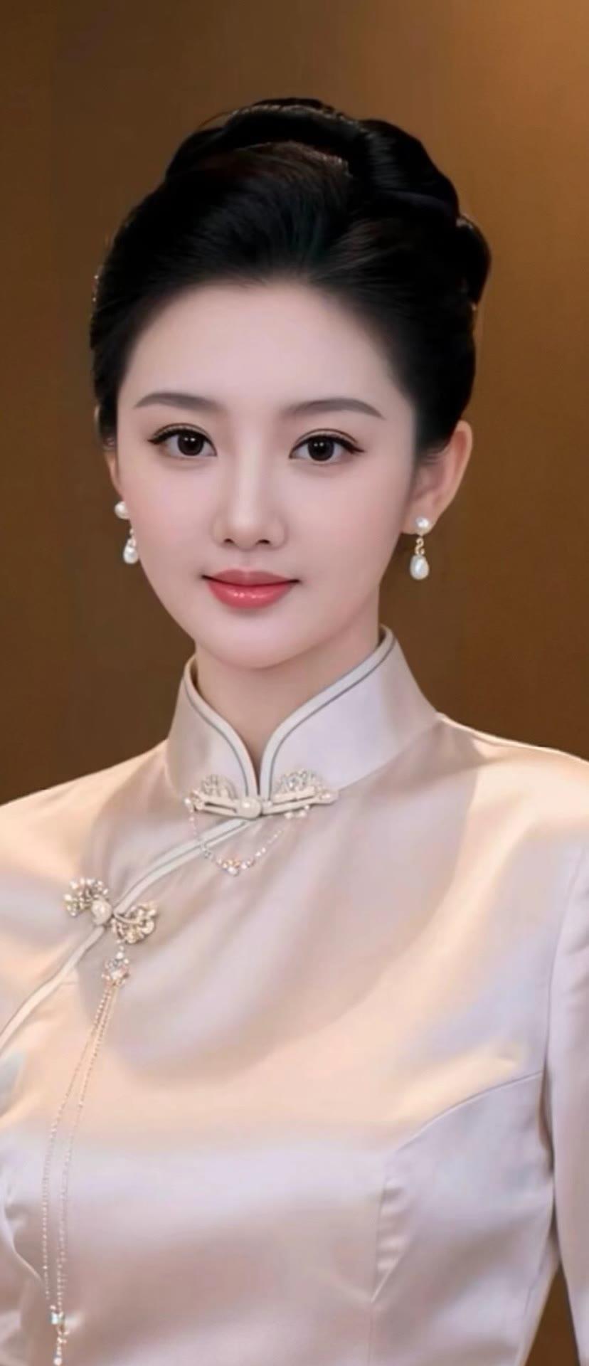 优雅旗袍，温婉动人，尽显东方韵味。