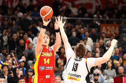 中国女篮惨败比利时女篮的比赛，看得让人难受。完全无招架之力，被按在地上摩擦。