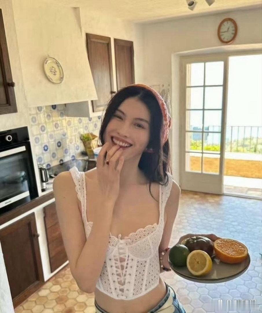 何穗当妈后，穿的都不一样
