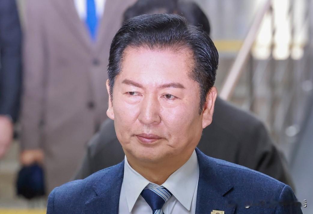 1月24日，韩国共同民主党公布“党员一人一票制”民调结果，在为期三天的意见征集中