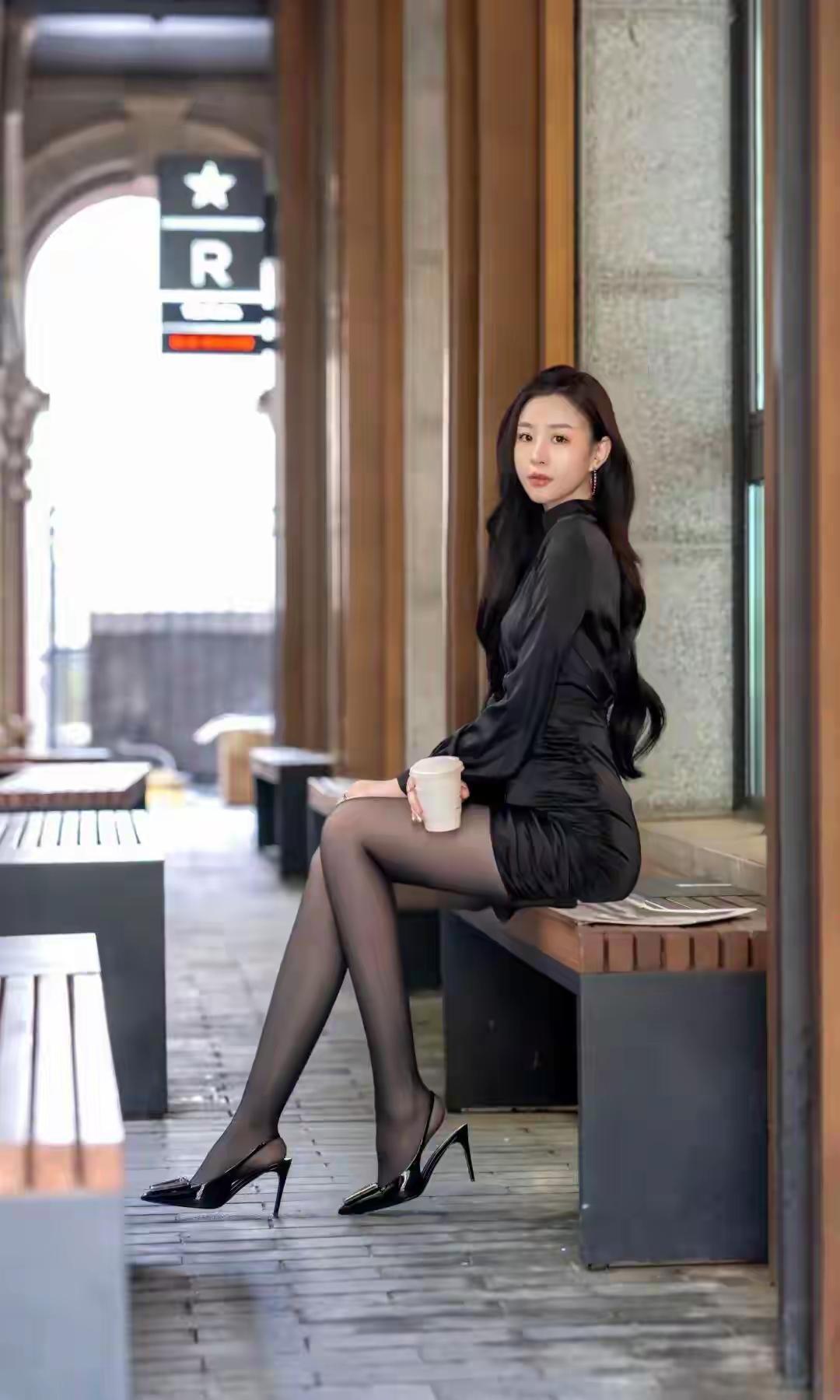 黑色系裙装穿搭
