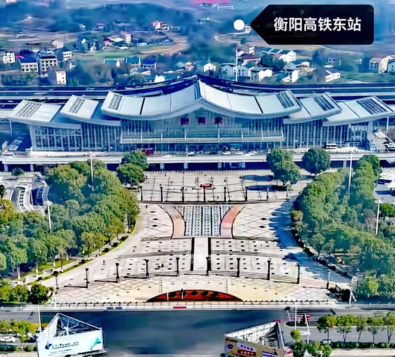 个人对衡阳高铁东站，与衡阳陆家新区这段距离有一点看法。这两个地方的距离，中间最为