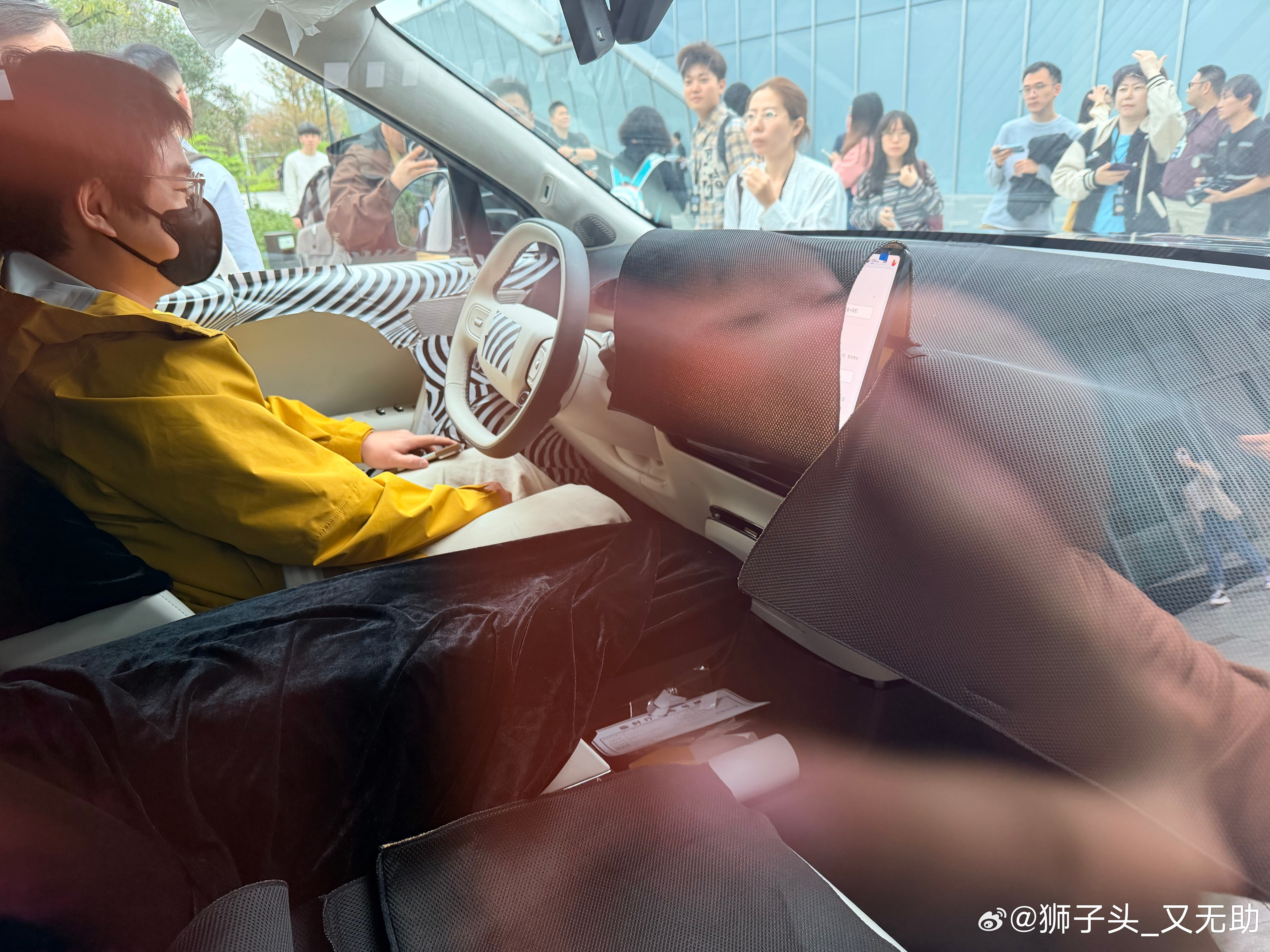 小鹏小鹏GXL4测试车近距离观摩内饰首爆！小鹏第二代vla发布小鹏智驾负责人