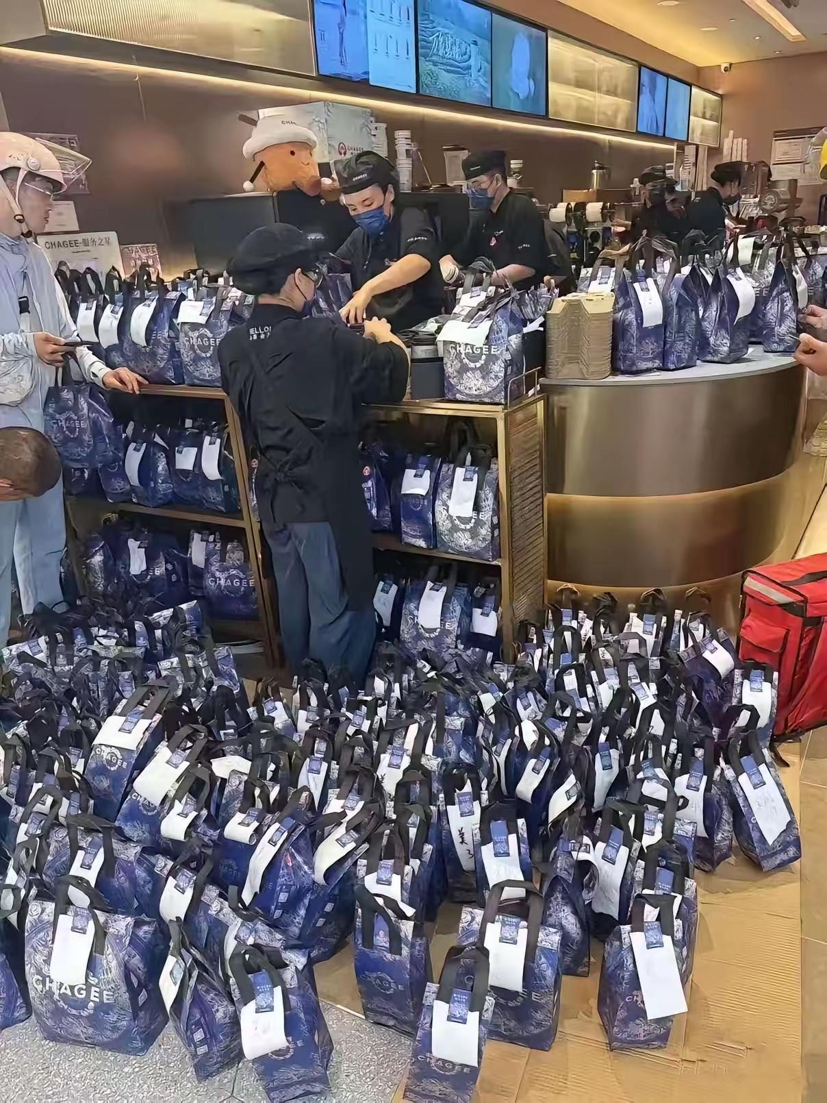 一代人有一代人的鸡蛋要领！好消息:免费奶茶已经喝上了；坏消息:千问app崩了