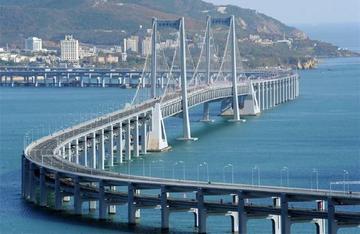 越南这次挺尴尬的！原本他们以为自己砸下40亿美元建跨海大桥，只是为了解决港口拥