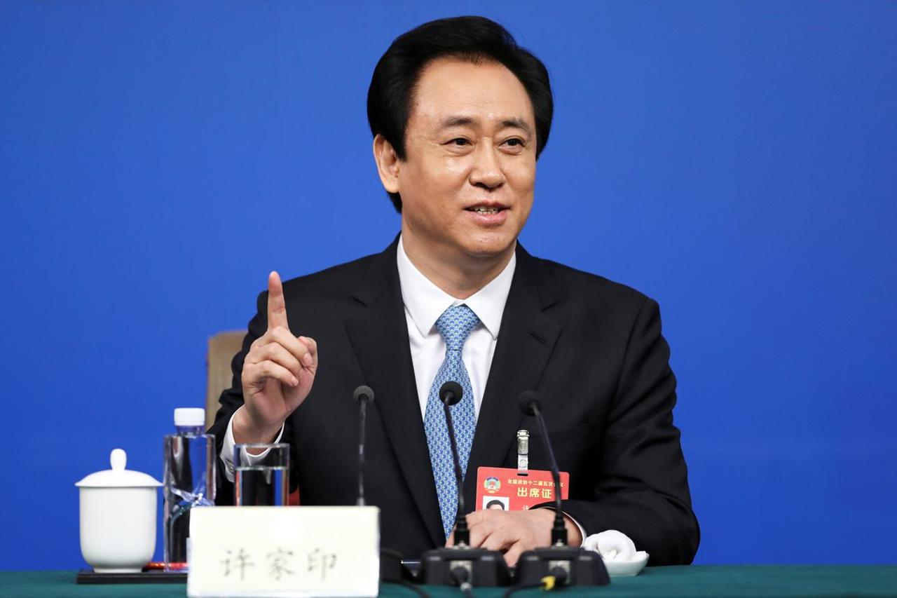 人还在牢里，账却在外面：许家印重大资产被挖出，186.5亿转给了“重庆李嘉诚