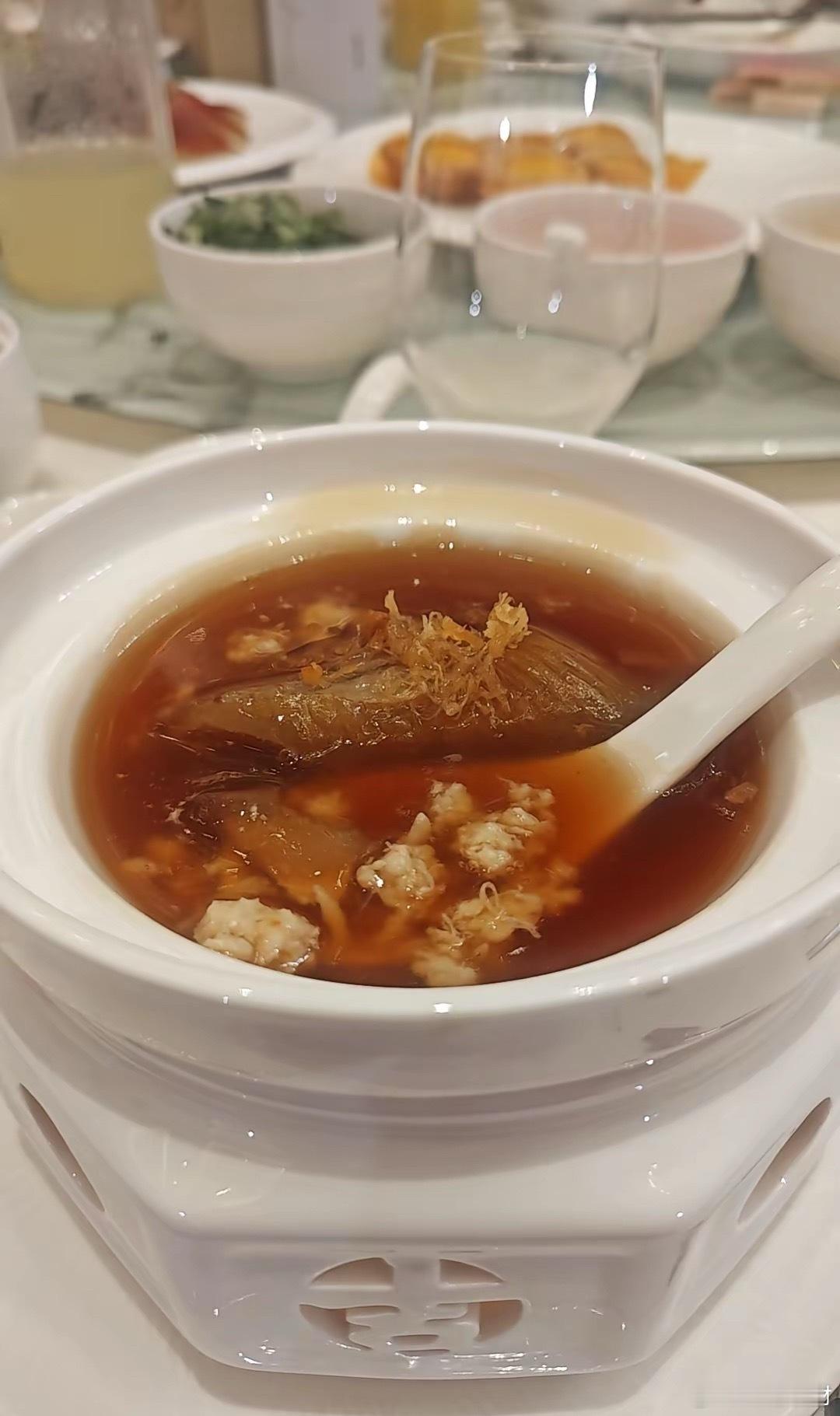 富人从来不做这8件事，差距一目了然。1. 不显摆自己越有钱越低调，不晒生活、不炫