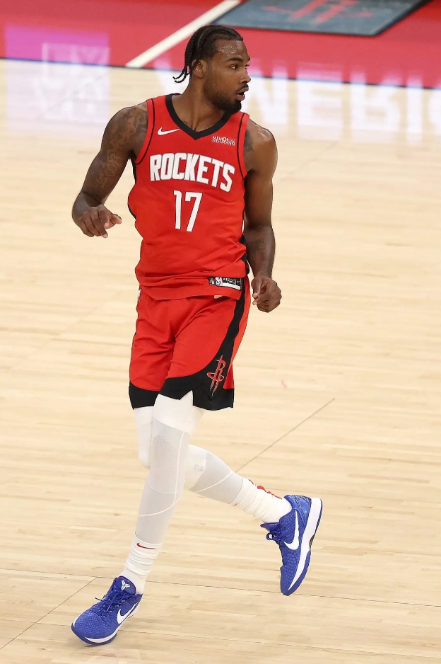 在《TheAthletic》的一篇新专栏中，名记JohnHollinger提