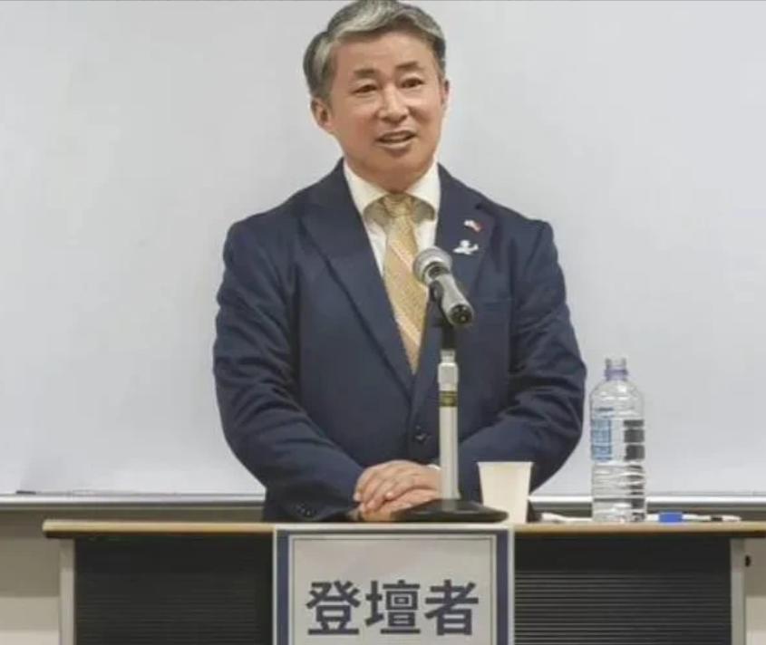 就在刚刚，针对“斩首”日本首相高市早苗的言论，日本自民党做出所谓决议，要求日本政
