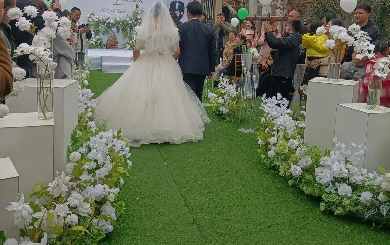 我发现很多婚姻是期望值太高而散伙，再婚是残酷的现实让人清醒，问题比前任更多，反而